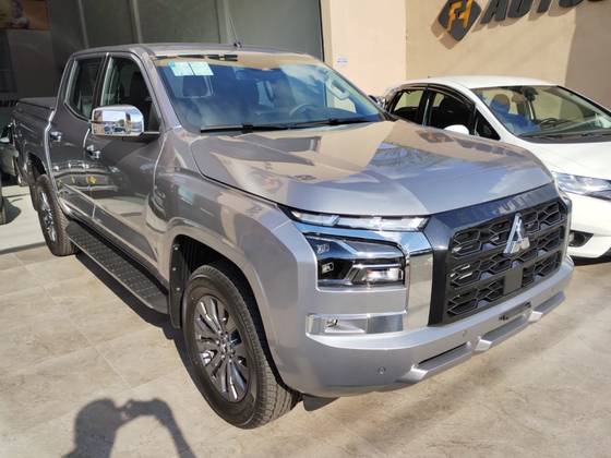 MITSUBISHI TRITON 2.4 BITURBO DIESEL CD HPE-S 4X4 AUTOMÁTICO MITSUBISHI TRITON 2.4 BITURBO DIESEL CD HPE-S 4X4 AUTOMÁTICO